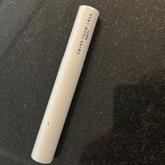 Give them lala beauty mascara - Picture 2 of 5